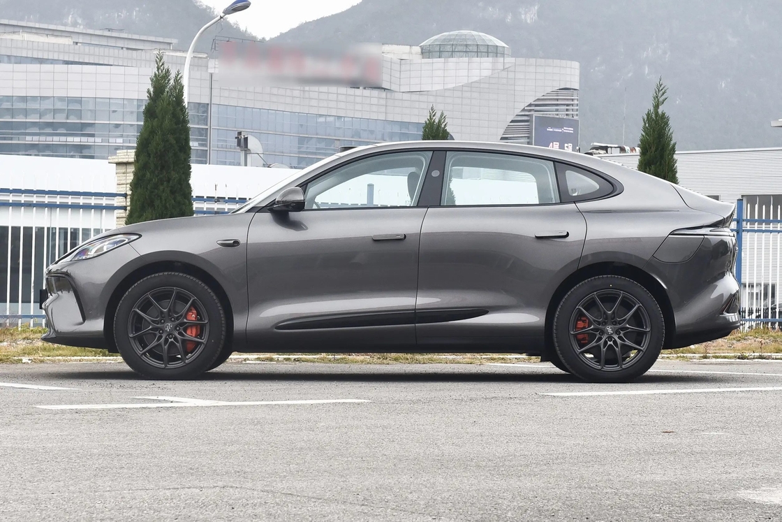 5 Seat IM Electric Car All wheel drive Zhiji LS6 SUV menengah dan besar