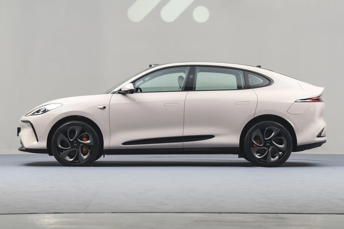 Zhiji LS6 Left Drive Mobil listrik sedan Zhiji S Flagship Model Untuk Dewasa