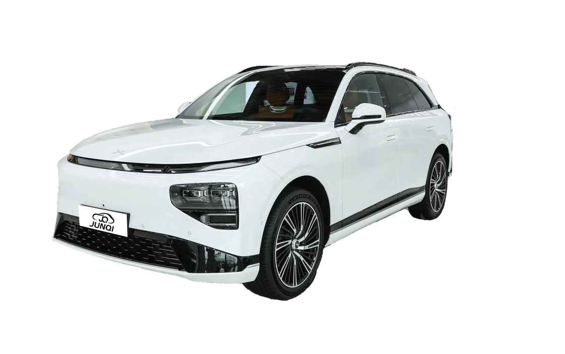 Xpeng G9 State-of-the-Art Electric SUV 15,6 inci Layar sentuh 12,3 inci Instrument Cluster
