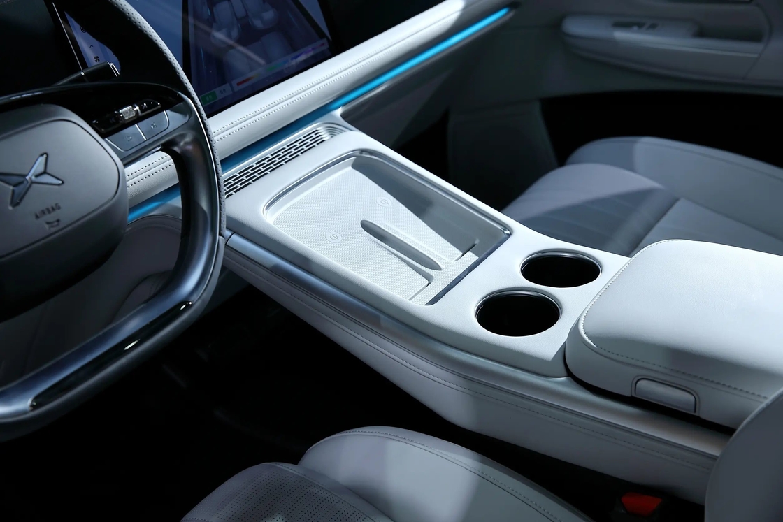 Kompak Xiaopeng Electric Car SUV 5 Pintu 5 Kursi Xpeng G9 Electric Car