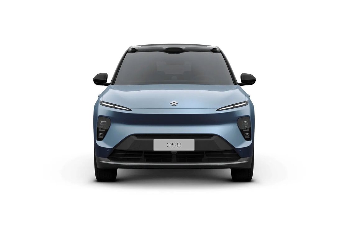 Dual Motor NIO ES8 Electric SUV Dengan Grille Depan yang Bold Dan Lampu Depan LED yang Menonjol