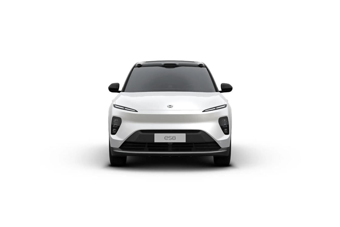 Dual Motor NIO ES8 Electric SUV Dengan Grille Depan yang Bold Dan Lampu Depan LED yang Menonjol
