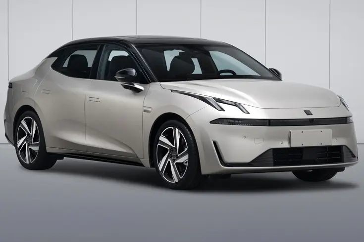 Lynk Co 07 2024 model Em-P 126km Baterai Panjang Hidup Mobil Baru Solusi Mobilitas Berkelanjutan Serbaguna untuk Konsumen Perkotaan