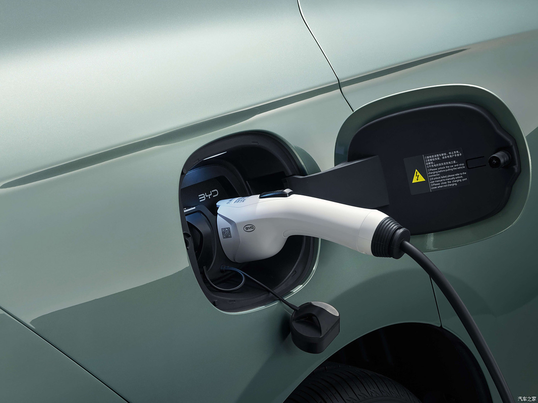 Kecepatan maksimum 180km/h BYD Electric Car Seal 06 ukuran menengah Plug In Hybrid Electric Car