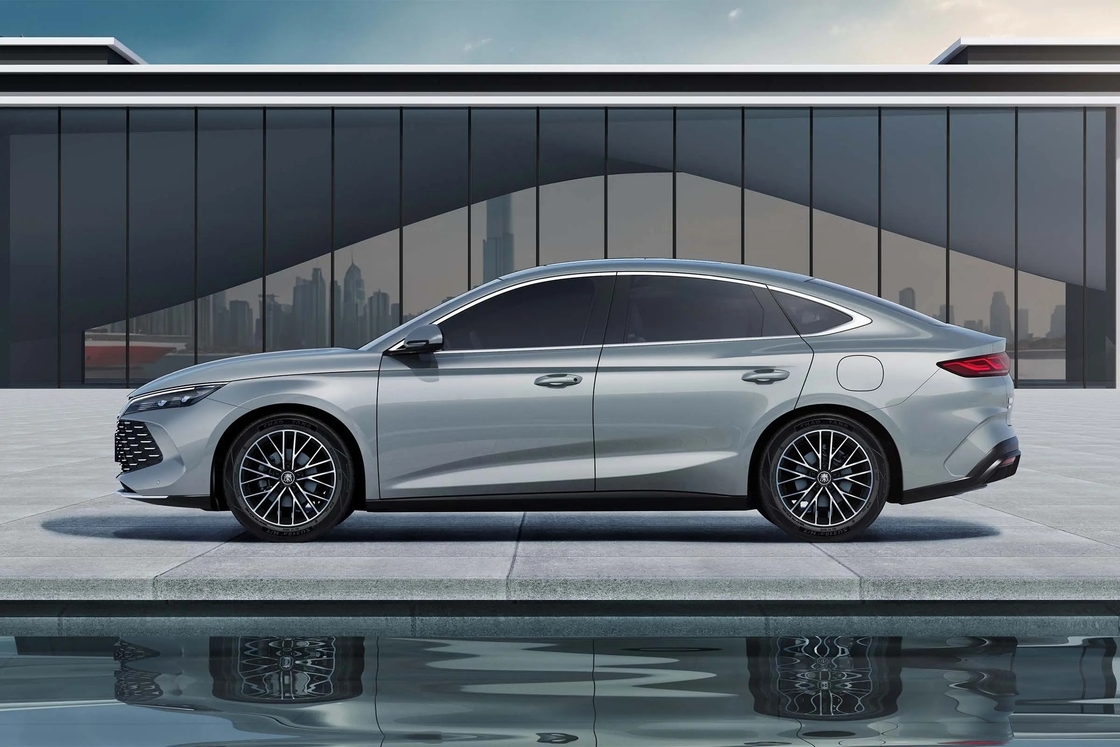 Plug In Hybrid FWD BYD Mobil listrik 520km Range BYD Qin L EV