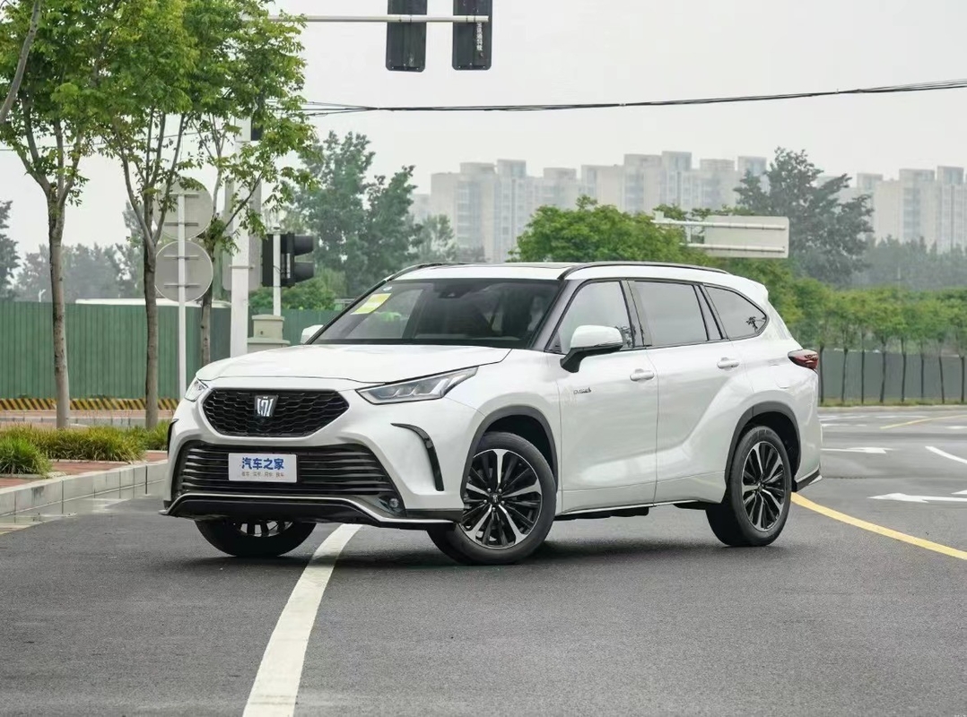 Toyota Crown Land Release Lufang Electric Car All Wheel Drive EV 155 mph Kecepatan tertinggi