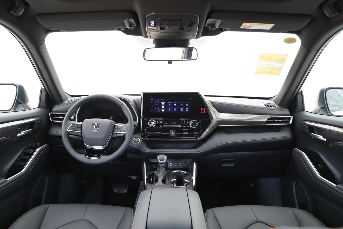 Toyota Crown Land Release Lufang Electric Car All Wheel Drive EV 155 mph Kecepatan tertinggi