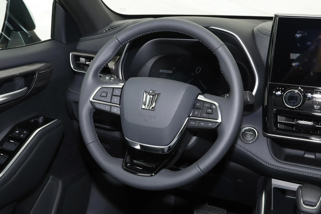 Sedan Tipe Hybrid Toyota Electric Car 4 Pintu 5 Kursi Toyota Crown Land Release