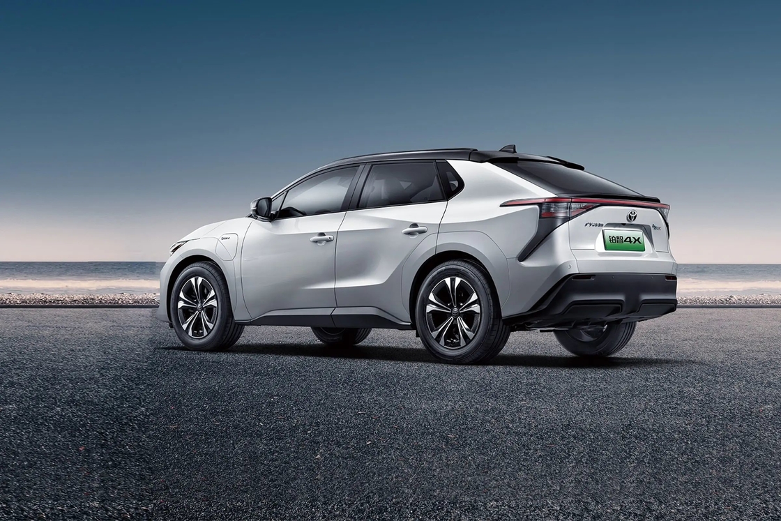 120 mph FWD Toyota Bz4x Mobil Listrik Hatchback Mid Size SUV Pure Electric 204 Hp
