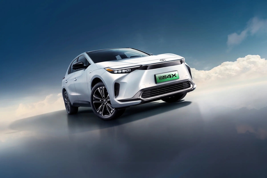 120 mph FWD Toyota Bz4x Mobil Listrik Hatchback Mid Size SUV Pure Electric 204 Hp