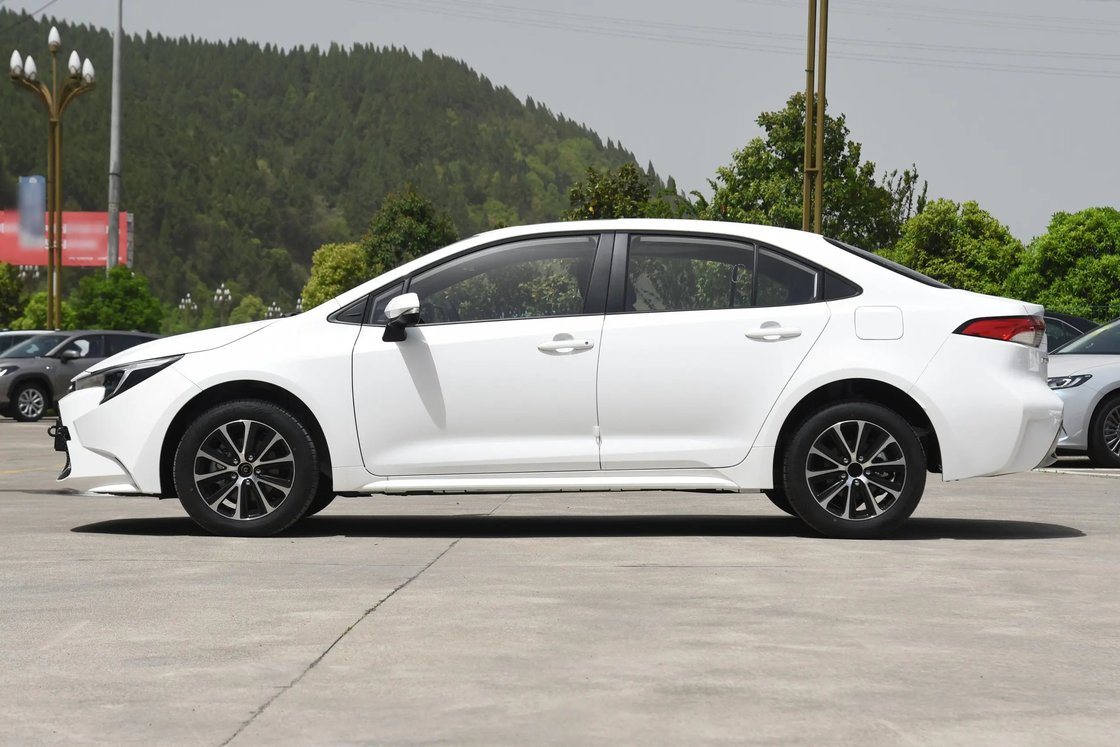 Sedan tipe Toyota Electric Car 101KW 1.8L 98HP L4 Hybrid engine
