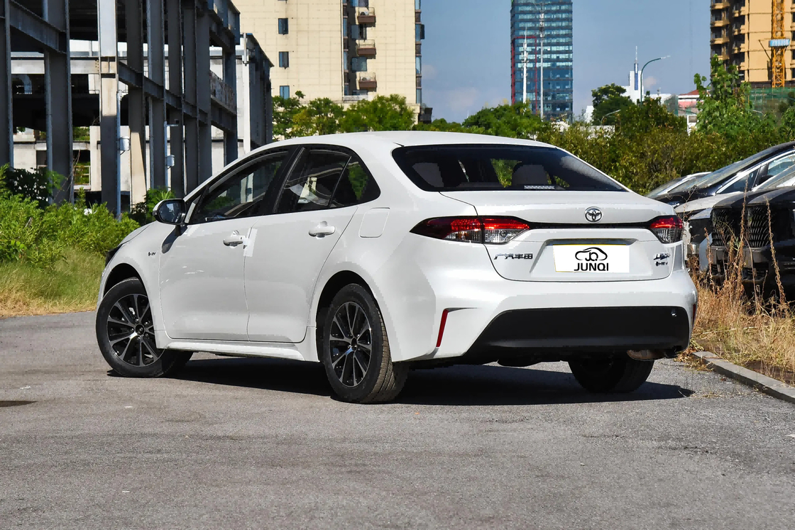 Sedan tipe Toyota Electric Car 101KW 1.8L 98HP L4 Hybrid engine