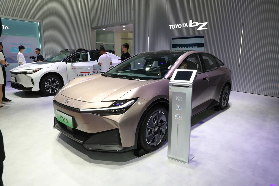 BZ3 Toyota Electric Car FWD Sedan Type With Signature Grille Desain