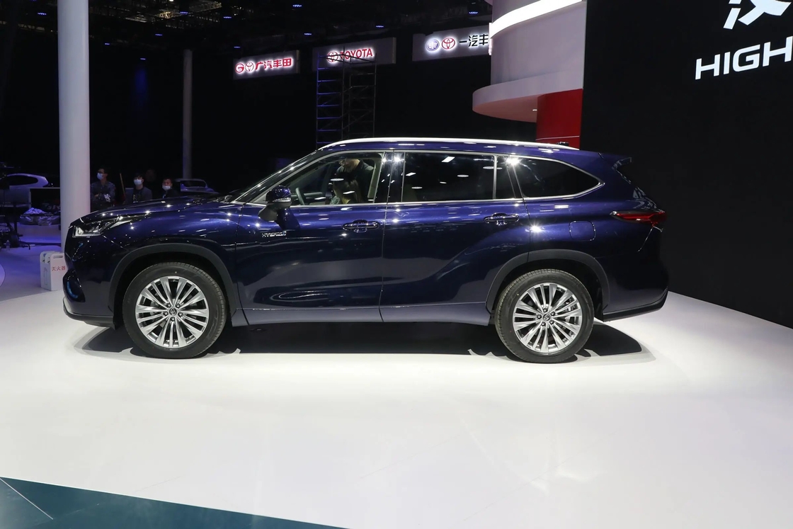 Sedang Toyota Cross Car SUV Hybird 2.5L 7 Seat Hanlanda 2.5L Elite Versi