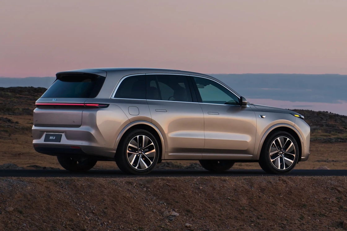5 Pintu 6 Seater L8 Lixiang Electric Car SUV Left Drive Dengan 800km driving range