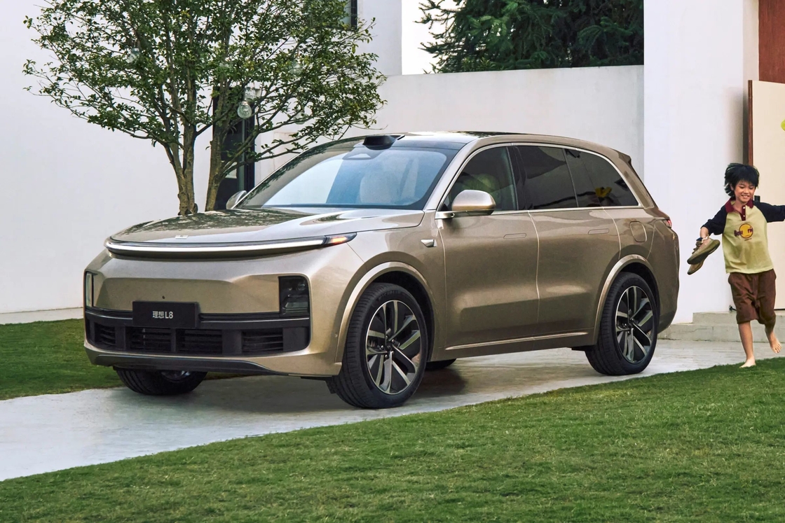 Lixiang L8 Ukuran Keluarga Mobil Listrik 400km Dengan Rims Roda yang Berbeda