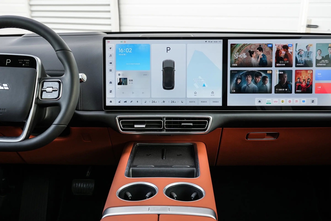 Konfigurasi High-End Lixiang Electric Car Ideal L7 dengan kulkas mobil dan TV LCD