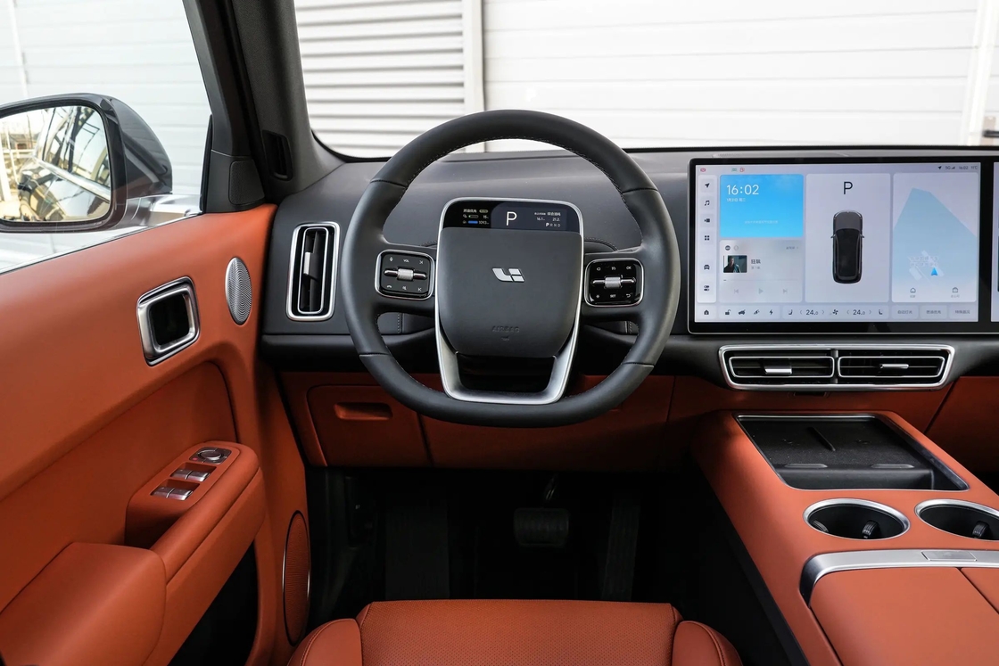 Konfigurasi High-End Lixiang Electric Car Ideal L7 dengan kulkas mobil dan TV LCD