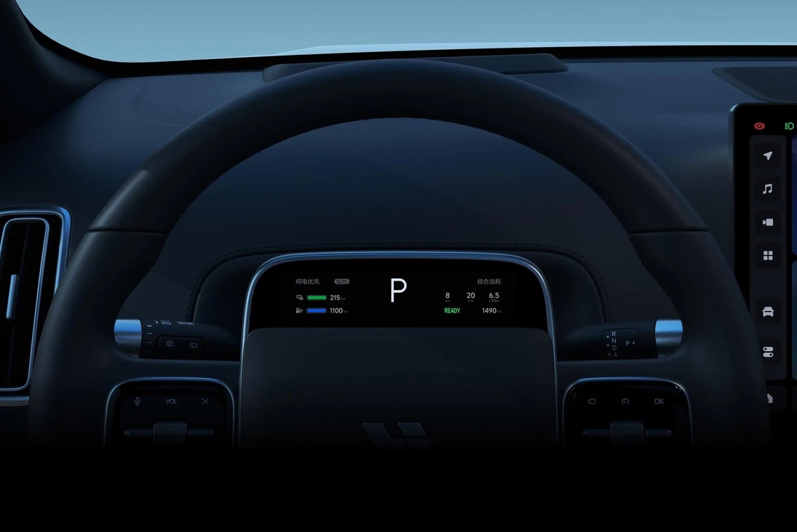 Konfigurasi High-End Lixiang Electric Car Ideal L7 dengan kulkas mobil dan TV LCD