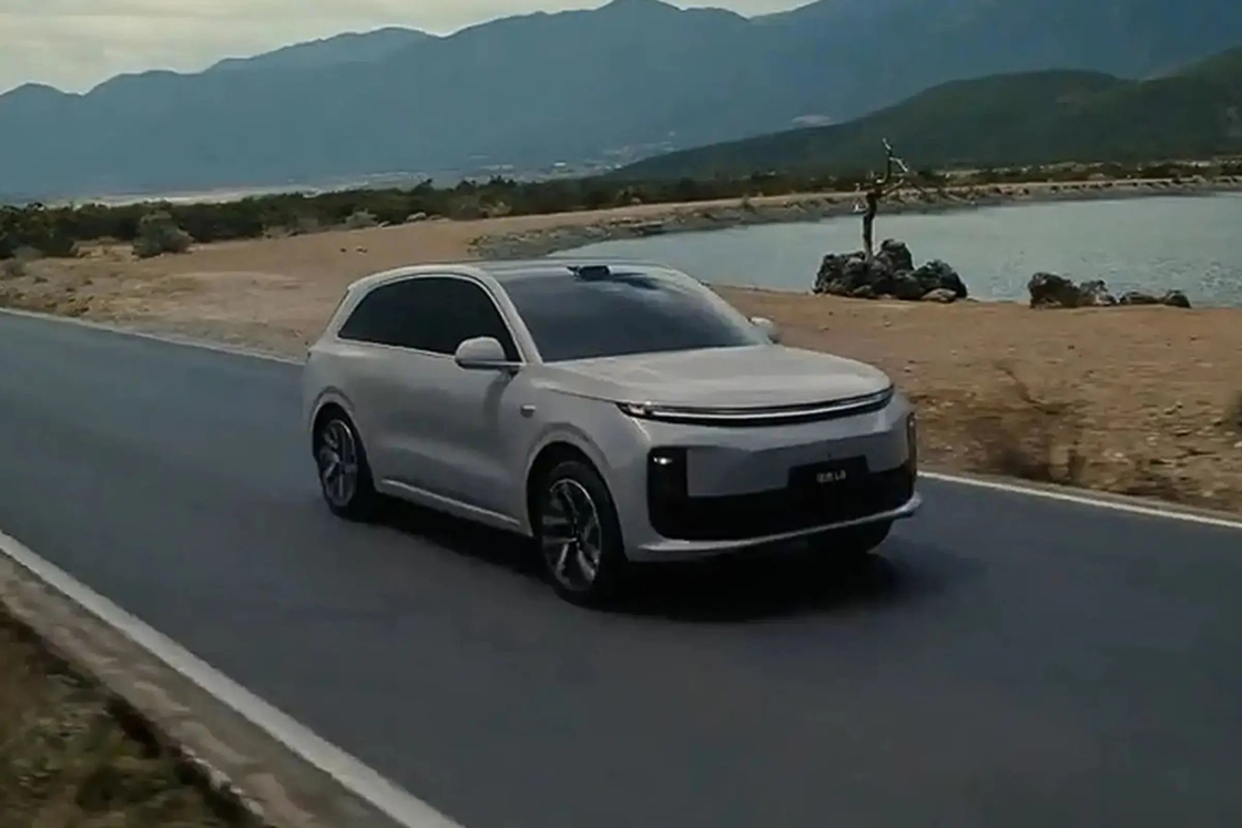 Ideal L6 Lixiang kendaraan listrik 300kW Daya Dan 1390km jangkauan Untuk perjalanan mewah
