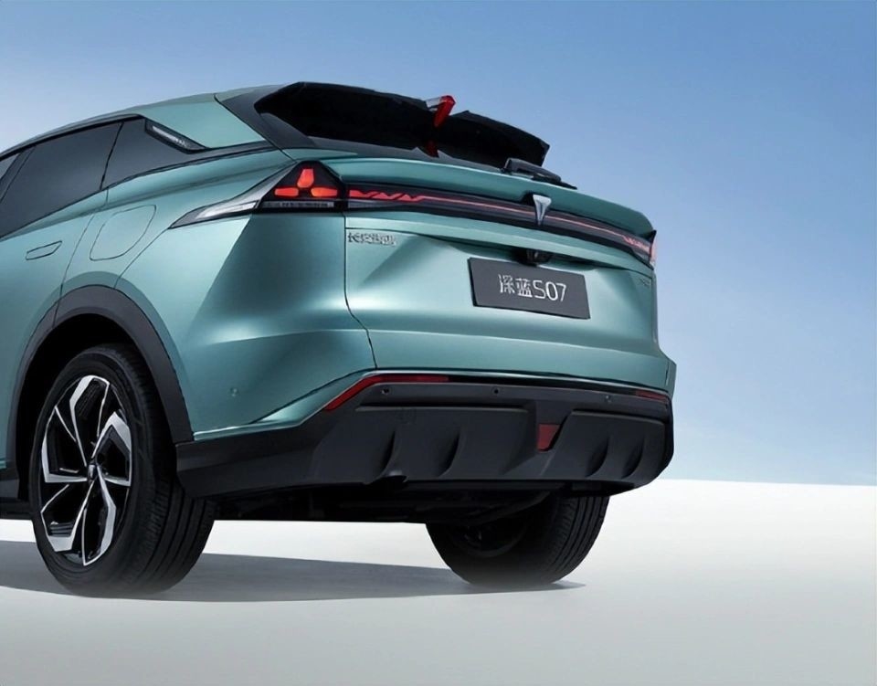 Kemudi Kiri Changan Mobil Listrik DeepBlue 07 Perpaduan sempurna dari bentuk dan fungsi