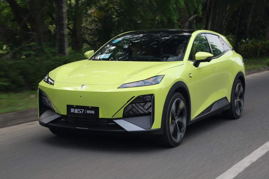 DEEP BLUES07 Changan Mobil Listrik Kendaraan Energi Baru SUV Ukuran Sedeng 180km/jam