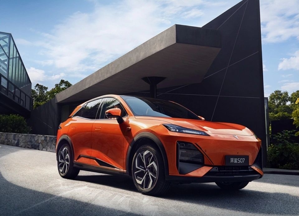 Changan Electric Car DEEP BLUES07 Extended Range New-Energy-Vehicles untuk Mengemudi Berkelanjutan