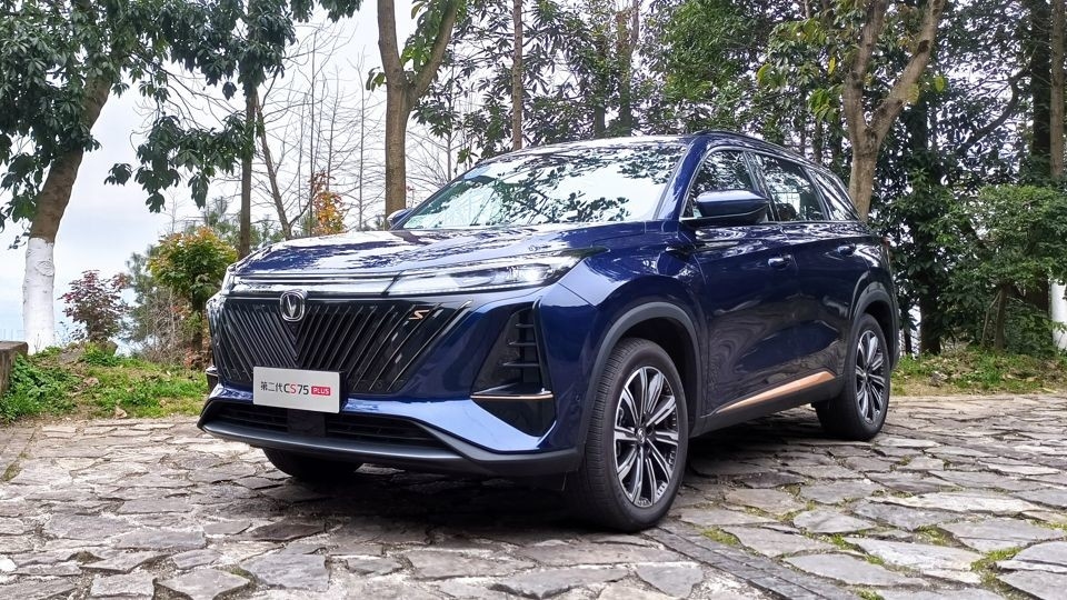 Compact Changan Mobil bensin 5 pintu 5 kursi CS75 Plus SUV Penggerak roda depan