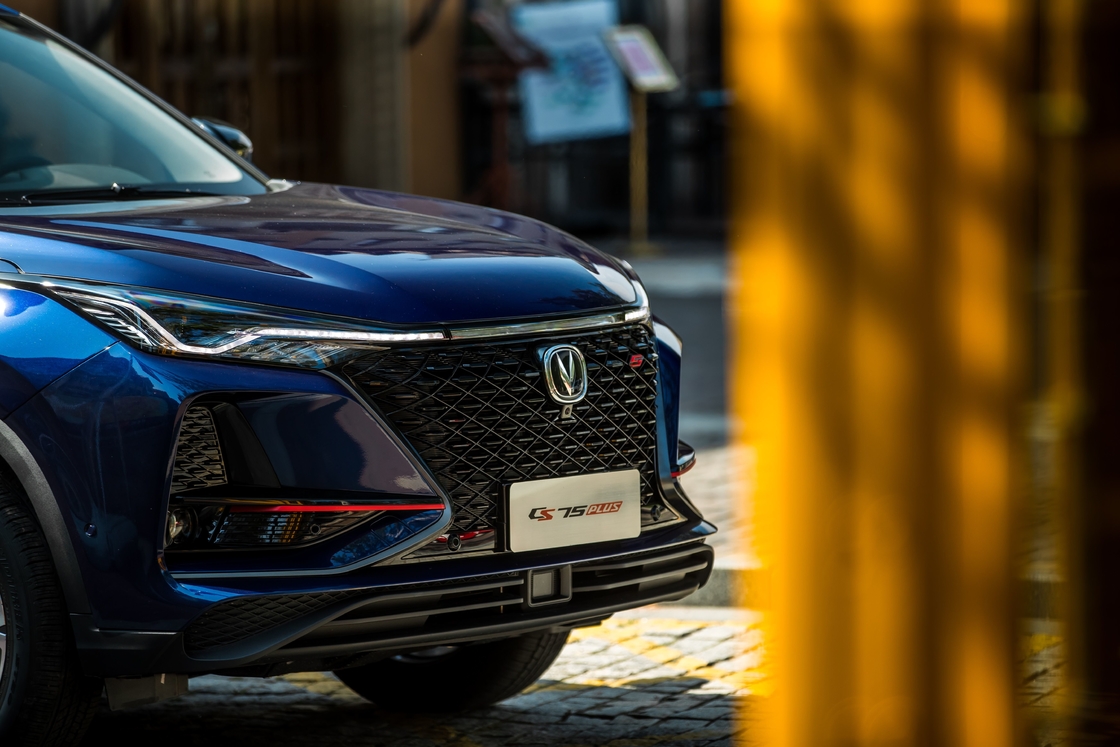 5 kursi Changan Mobil bensin Sedan Tipe CS75 Plus Pengemudi roda depan 200km / h