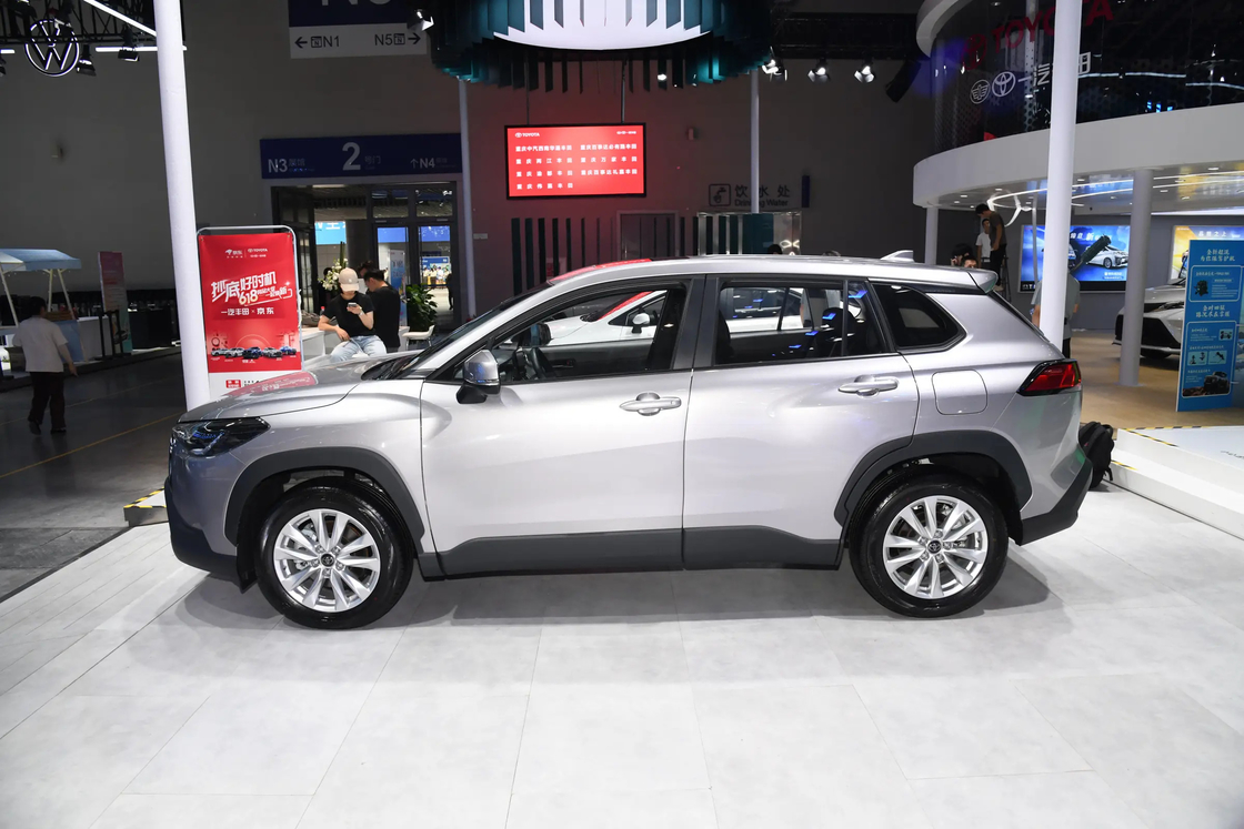 Mobil Toyota Corolla FWD untuk perjalanan harian dan perjalanan akhir pekan