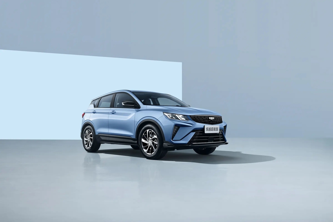 Mobil bensin Geely dengan AC otomatis dan kursi kulit untuk mengemudi yang nyaman