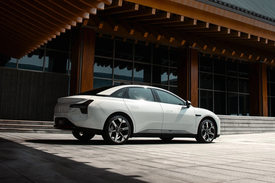 Xiaopeng Electric Car M03 Pilihan Ideal dengan Interior dan Sistem Infotainment yang luas
