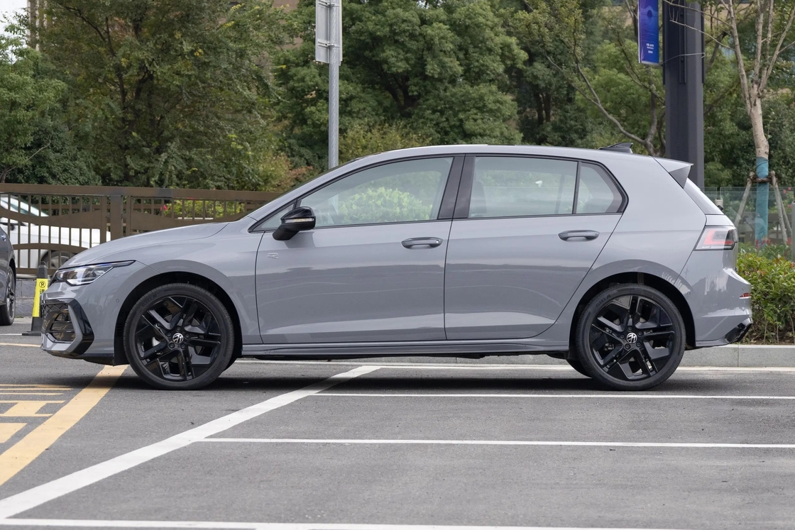 VolkswagenGolf 280 TSI DSG R-Line Liter Mobil Bensin Hatchback 2024 VW Golf 1.4T Mobil Baru Mobil Kecil Bensin