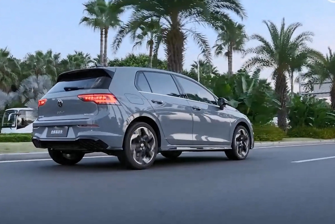 VolkswagenGolf 280 TSI DSG R-Line Liter Mobil Bensin Hatchback 2024 VW Golf 1.4T Mobil Baru Mobil Kecil Bensin