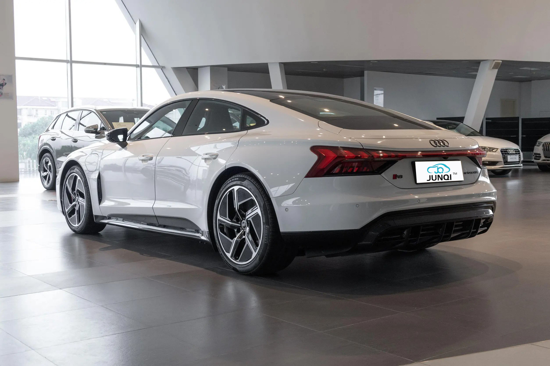 Au-di RS E-tron GT 2024 All-Electric Sports Sedan 4WD 495km Range 510kW Power Luxury Au Di EV Dengan Fitur Keamanan Lanjutan