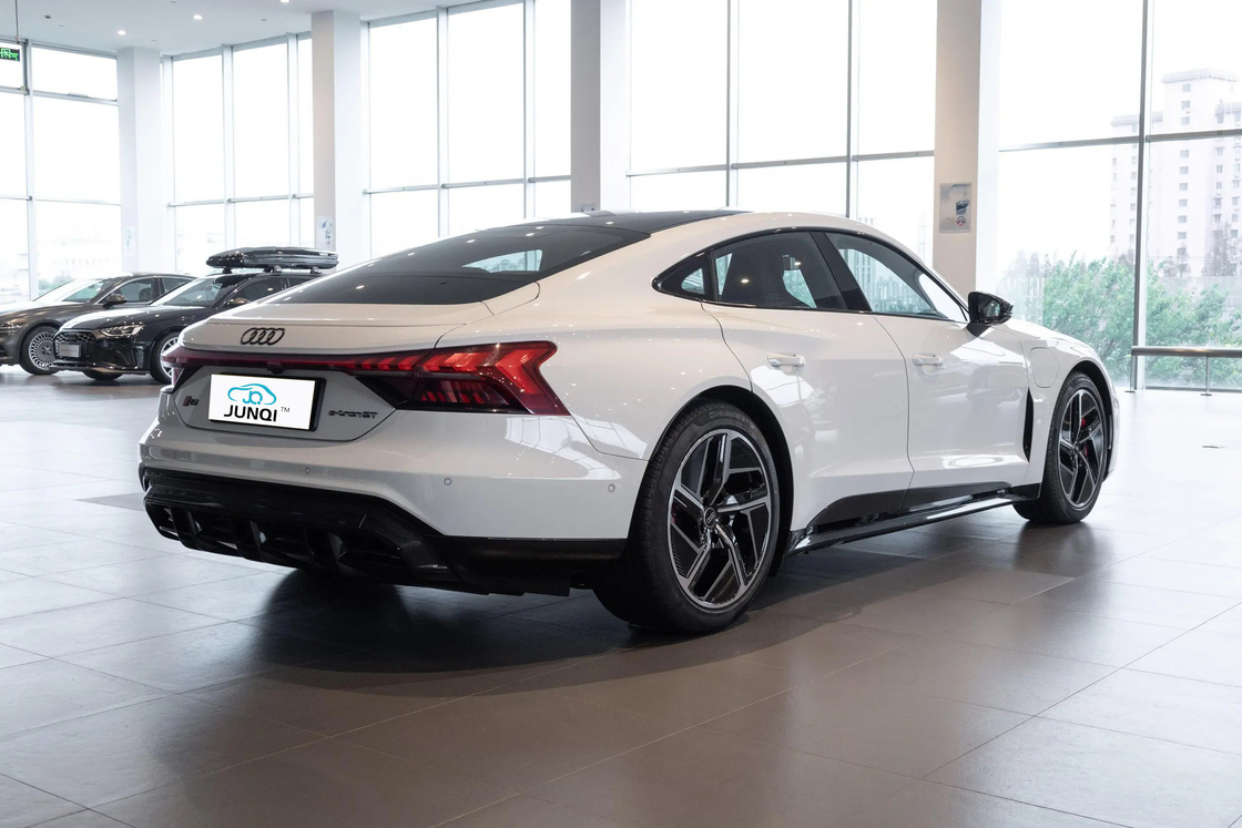 Au-di RS E-tron GT 2024 All-Electric Sports Sedan 4WD 495km Range 510kW Power Luxury Au Di EV Dengan Fitur Keamanan Lanjutan