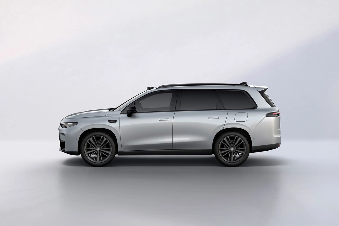 Leapmotor Electric Car C16 Sebuah SUV Mid-to-Large dengan tampilan berlapis Trapezoidal Air Intake Grille dan enam pilihan warna bodi