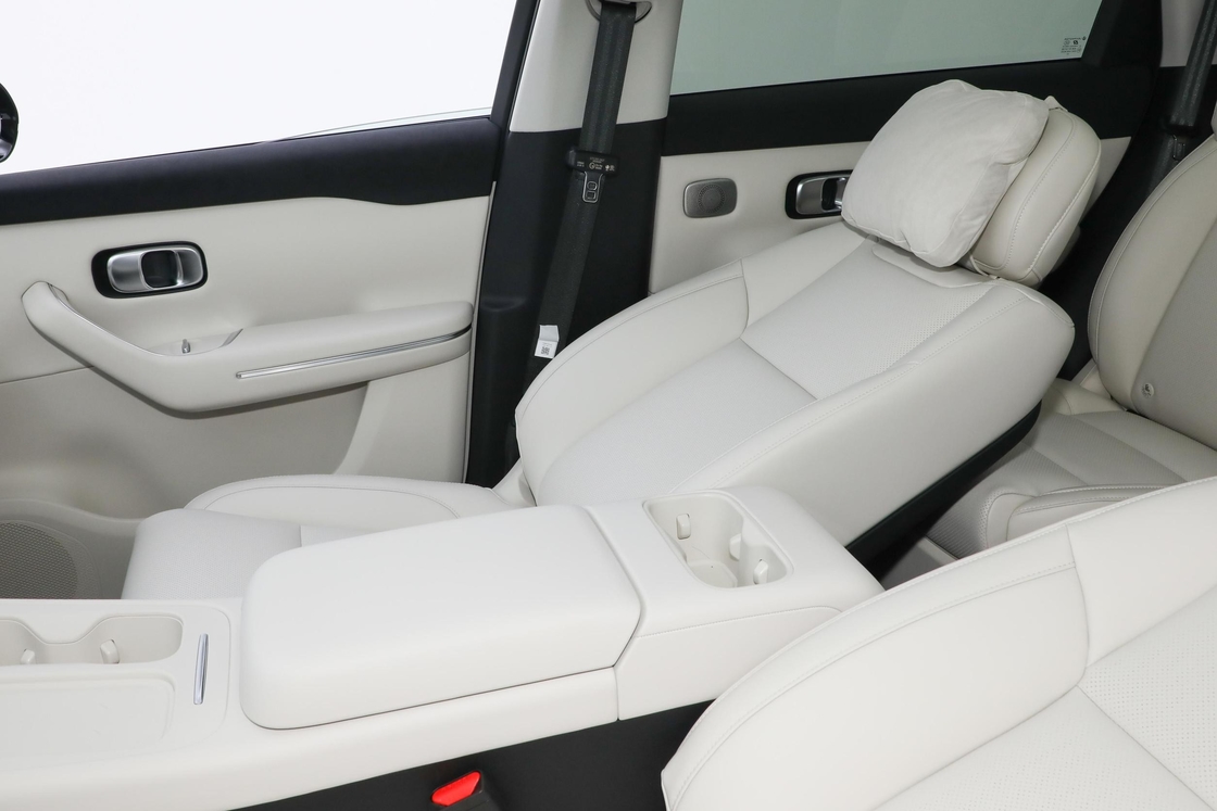 Leapmotor Electric Car Zero Run C16 3 Model 10.25 inci Full LCD Dashboard untuk menampilkan informasi mengemudi dengan jelas