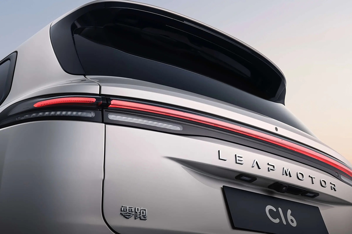 Nilai Terbaik Kendaraan Energi Baru 2024 Leapmotor C16 Electric SUV Cina Smart EV dengan Kinerja Tinggi Siap untuk Pengiriman