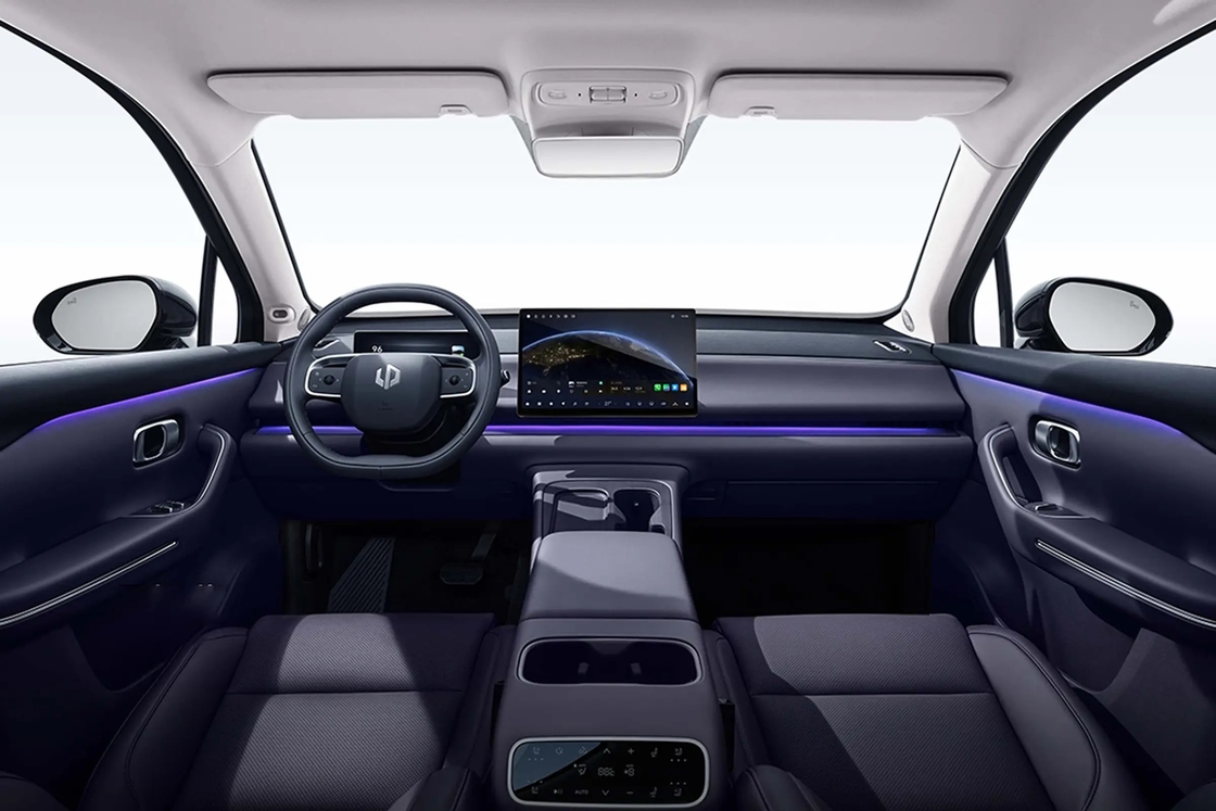 Leapmotor Electric Car Zero Run C16 3 Model 10.25 inci Full LCD Dashboard untuk menampilkan informasi mengemudi dengan jelas